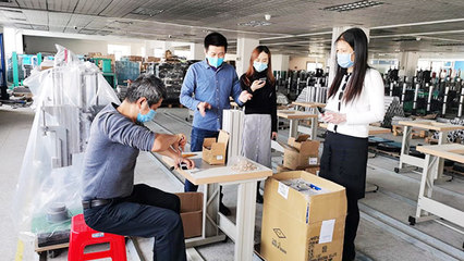 香洲區局長親臨聲峰公司，關懷指導超聲波焊接機模具助力抗疫復產與電子產品銷售